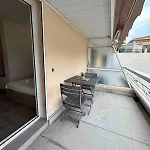 D'este - 2 People - Pool - 2 Min To *