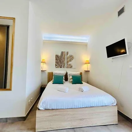 D'este - 2 People - Pool - 2 Min To *