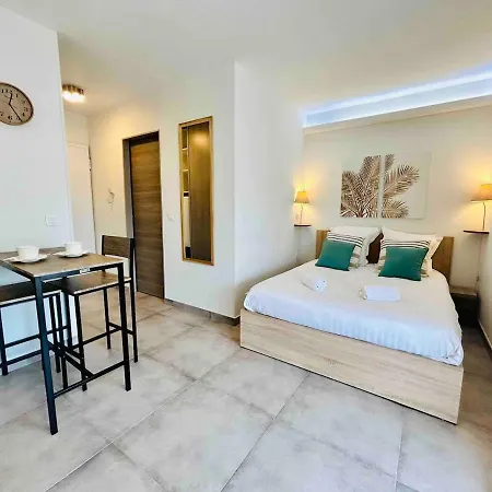 D'este - 2 People - Pool - 2 Min To Apartment